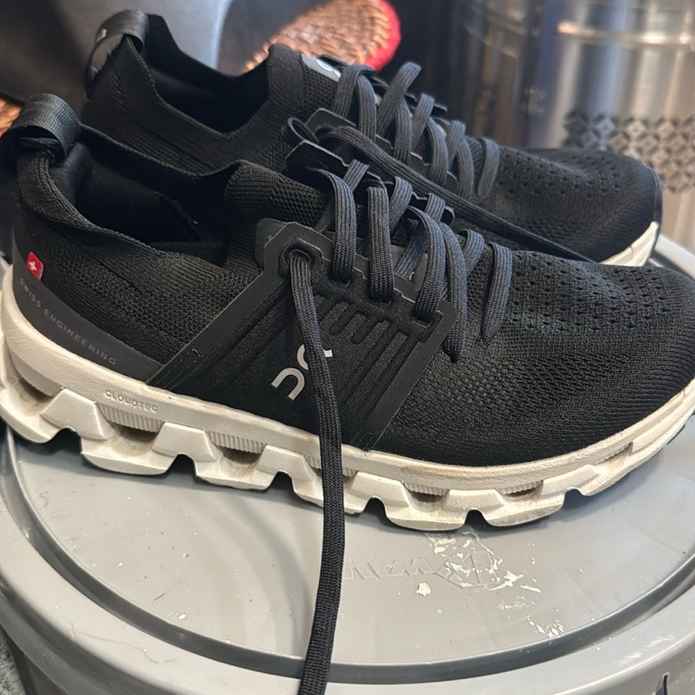 Sport shoes